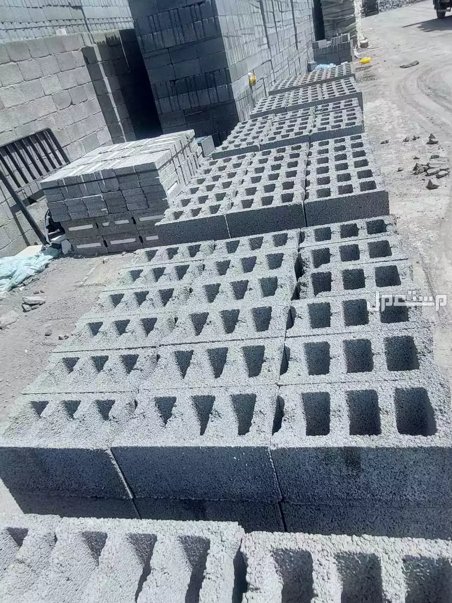 شركة الروضة للصناعه يوجد جميع انواع البلوك الاسمنتي والبركاني