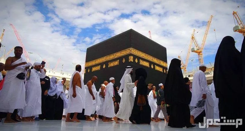 شروط الحصول على إجازة الحج 1446 للموظفين في السعودية الطواف حول الكعبة