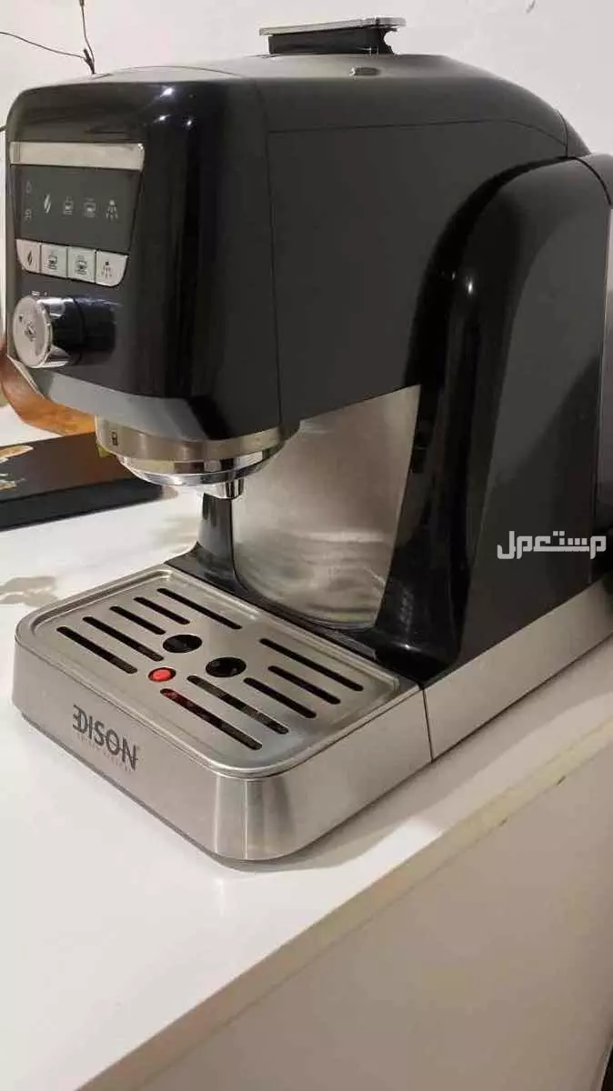 مكينة قهوة للبيع جديده استخدمتها فقط ثلاث شهور ويوم