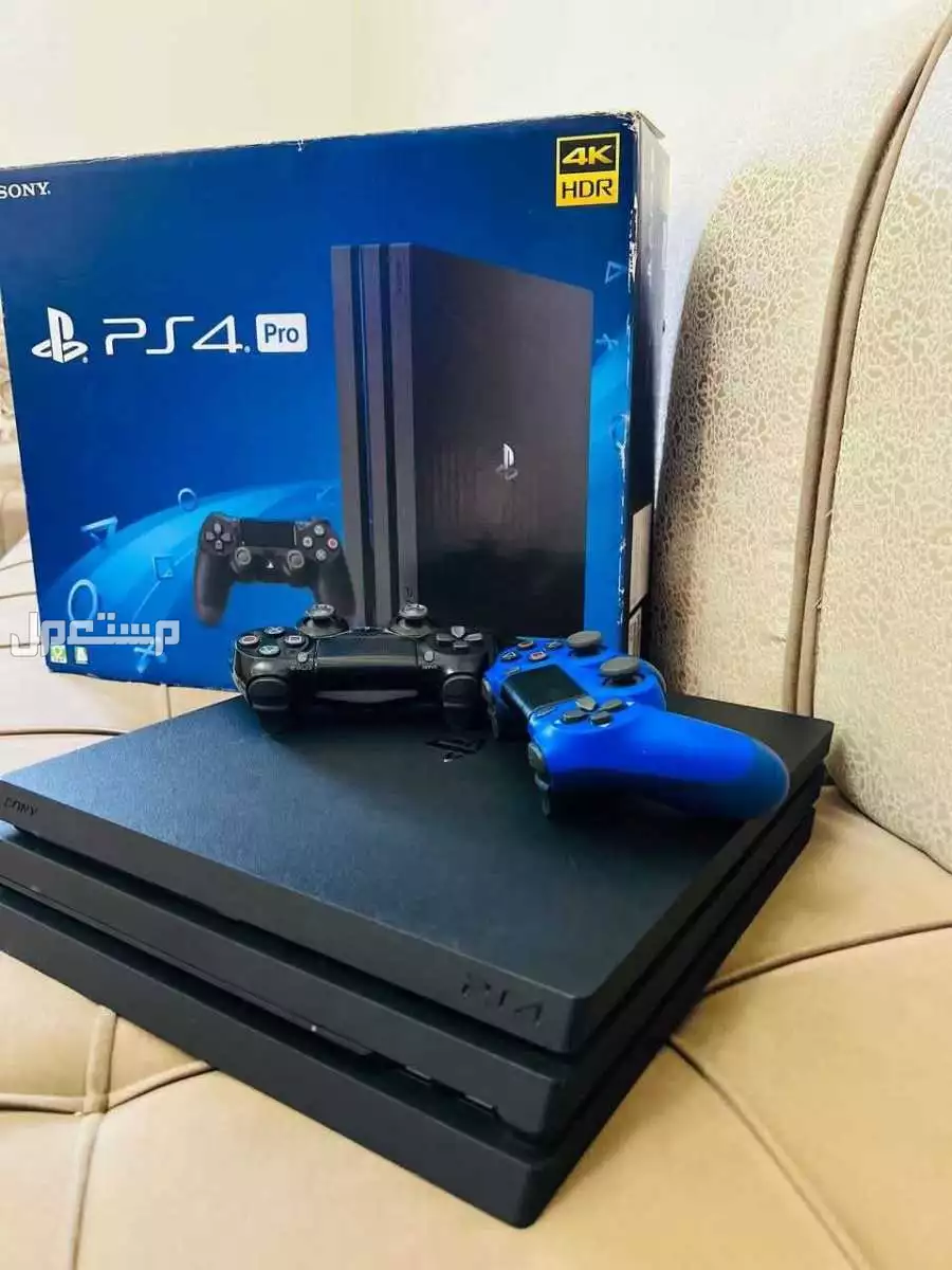 للبيع بلايستيشن 4برو استخدام خفيف