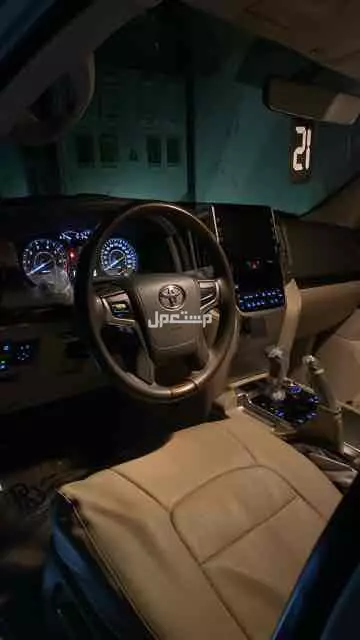 تويوتا لاندكروزر 2021 في العارضة بسعر 200000 ألف ريال سعودي