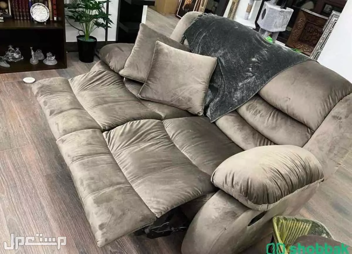 للبيع طقم كنب ركلاينر فاخر و مريح