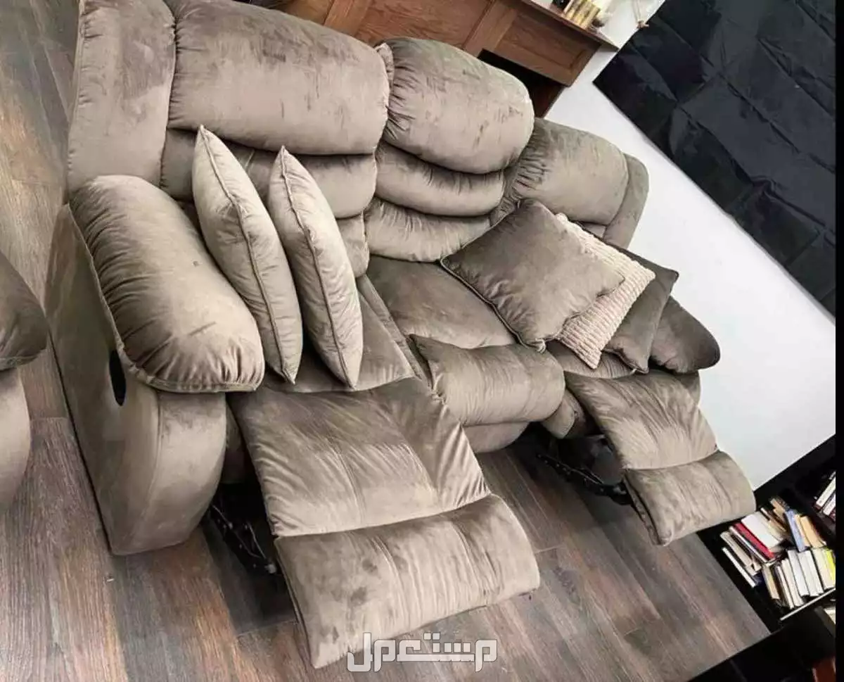 للبيع طقم كنب ركلاينر فاخر و مريح