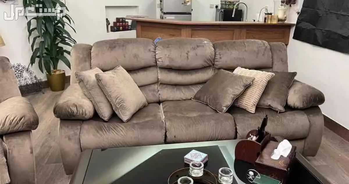 للبيع طقم كنب ركلاينر فاخر و مريح