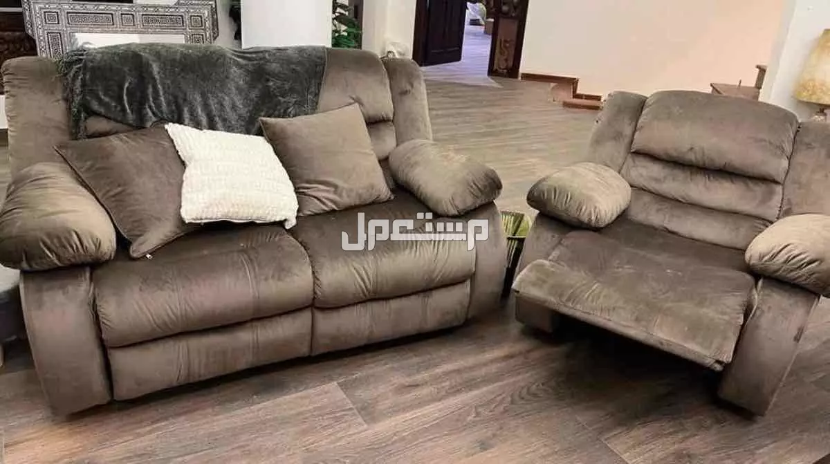 للبيع طقم كنب ركلاينر فاخر و مريح