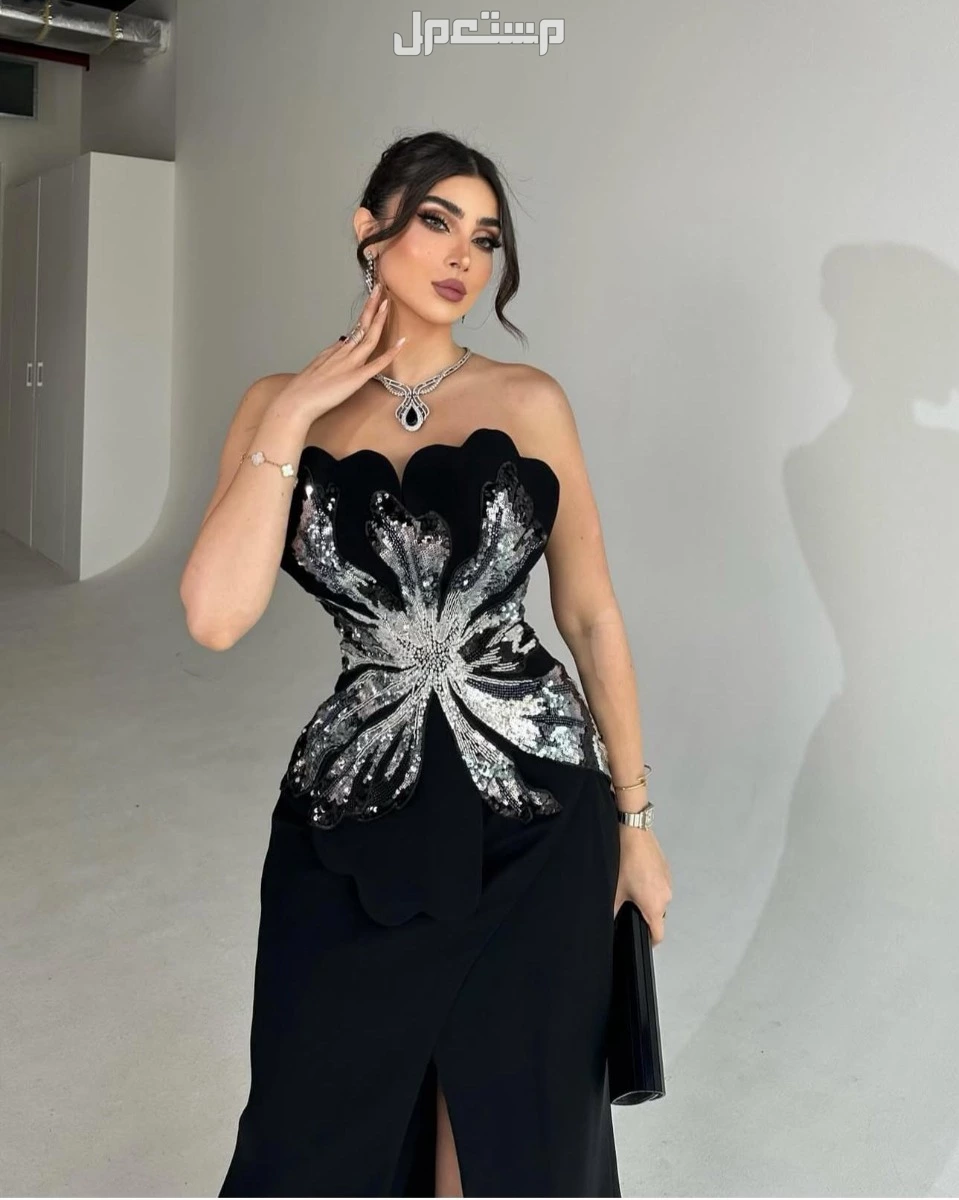 "فساتين العيد ومناسبات صنعت لتجعلك ملكة! تصاميم فاخرة، خامات عالية الجودة، وأسعار مناسبة. اختاري فستانك المثالي واحصلي على إطلالة لا تُنسى!"   متوفر جميع المقاسات  S  M  L  XL  XXL XXXL    ا