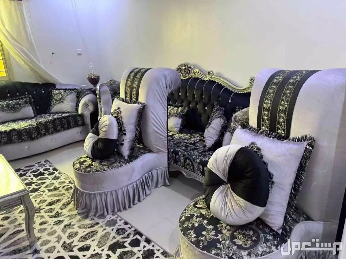 كنب تركي نظيف  في الرياض بسعر 900 ريال سعودي او اقل كنب