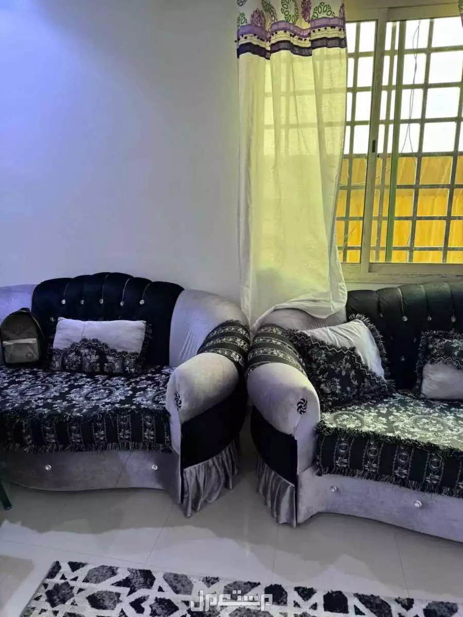 كنب تركي نظيف  في الرياض بسعر 900 ريال سعودي او اقل كنب