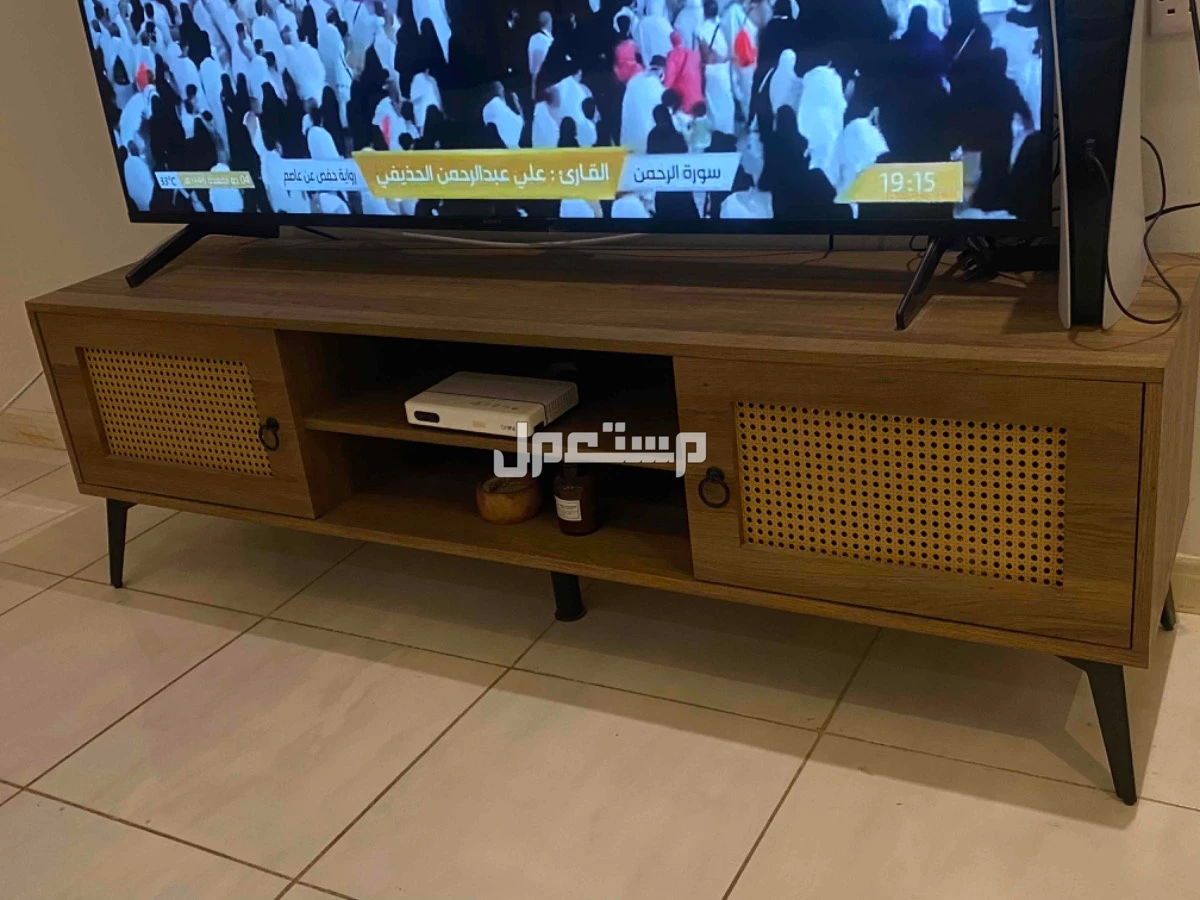 طاولة تلفزيون  في الرياض بسعر 250 ريال سعودي