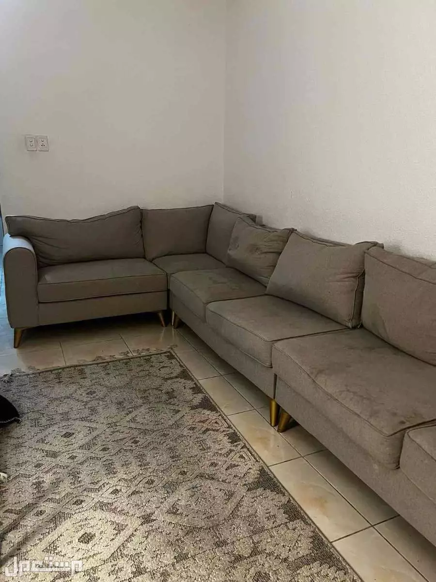 كنب للبيع مستعمل لكن يحتاج تنظيف