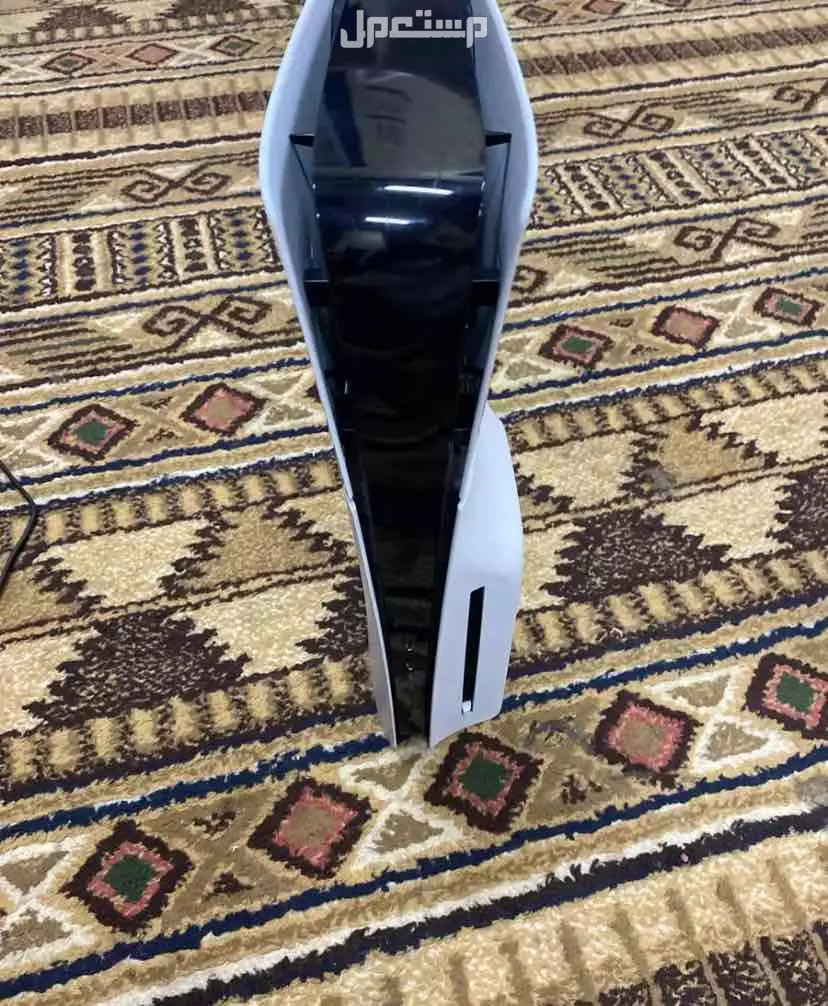 سوني فايف سلم جديد استعمال شهرين وكرتونه معه ويده وكاله في القطيف بسعر 1700 ريال سعودي