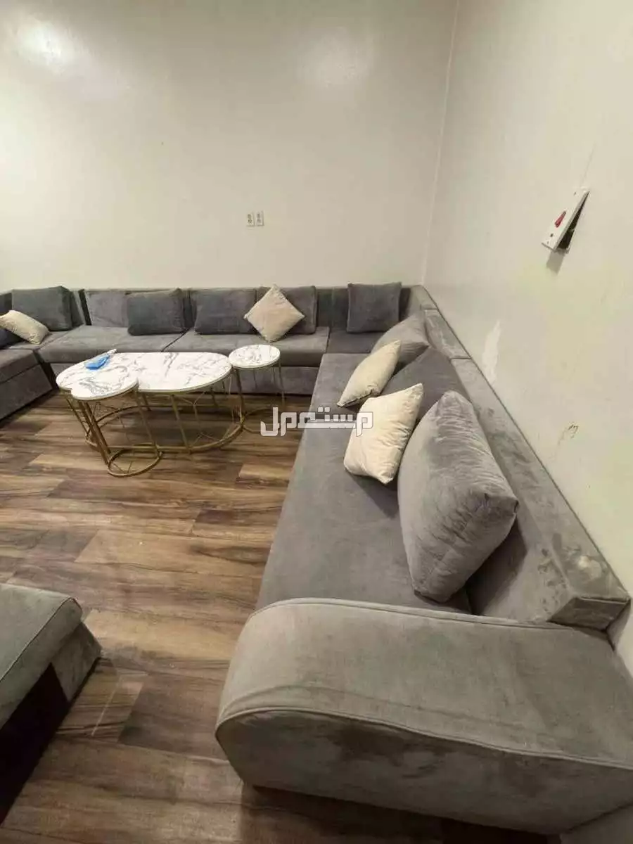 كنب عالي 9قطع ب950 بالدمام .ويوجد طاوله تلفزيون ب100