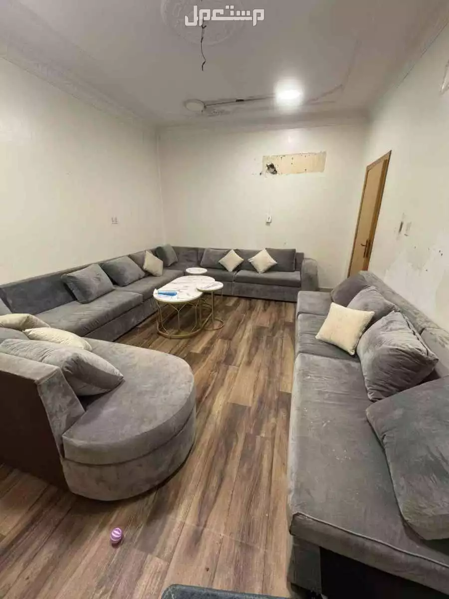 كنب عالي 9قطع ب950 بالدمام .ويوجد طاوله تلفزيون ب100