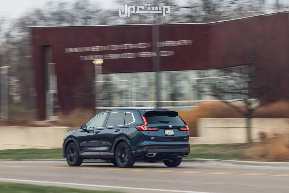 مواصفات وأسعار هوندا CR-V 2025.. مميزات وعيوب تصميم خلفية هوندا CR-V 2025