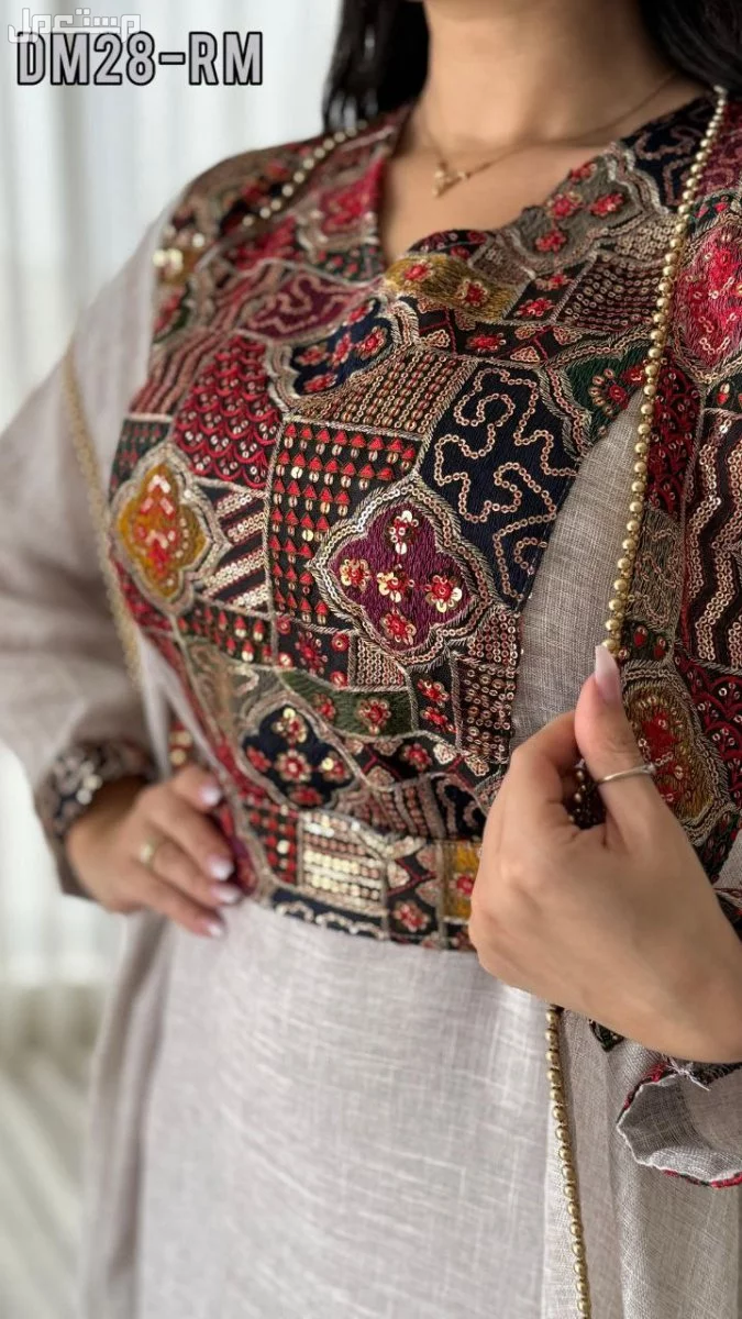 ملابس نسائي تطريز يدوي خامات مختلفه