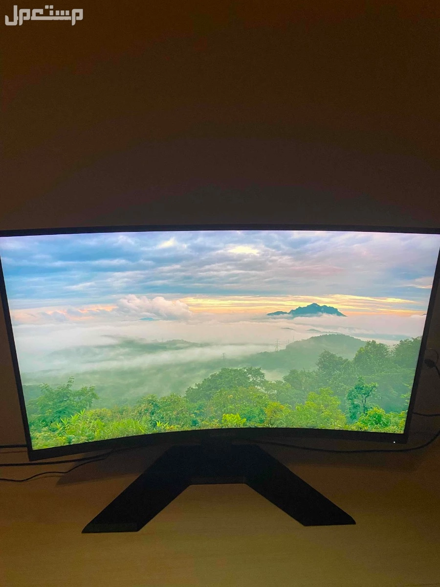 شاشة من قيقابايت 2k/165hz منحنية في جدة بسعر ألف ريال سعودي