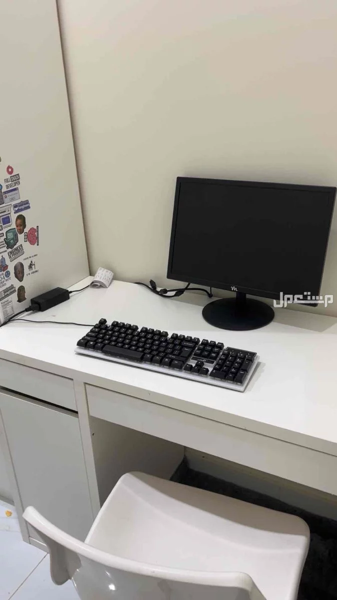 طاوله من ايكيا مع كرسي جدا نظيفه ع السوم  في الطائف بسعر 1 ريال سعودي