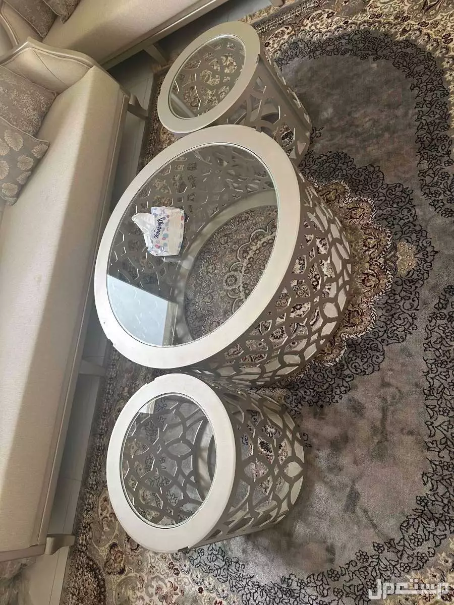 كنب مجلس للبيع مع اغراضه كامله استخدام خفيف
