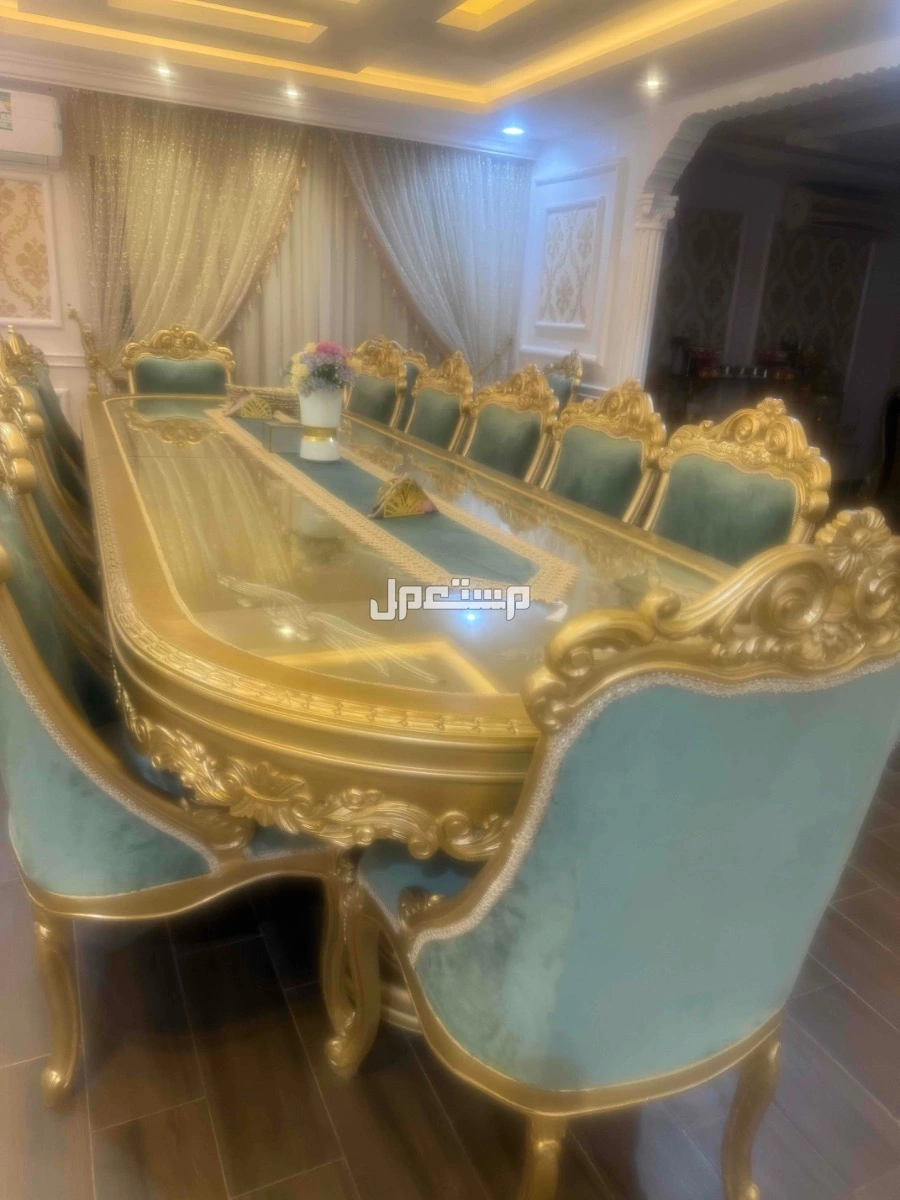 طاولة طعام 14 كرسي استخدام جديد