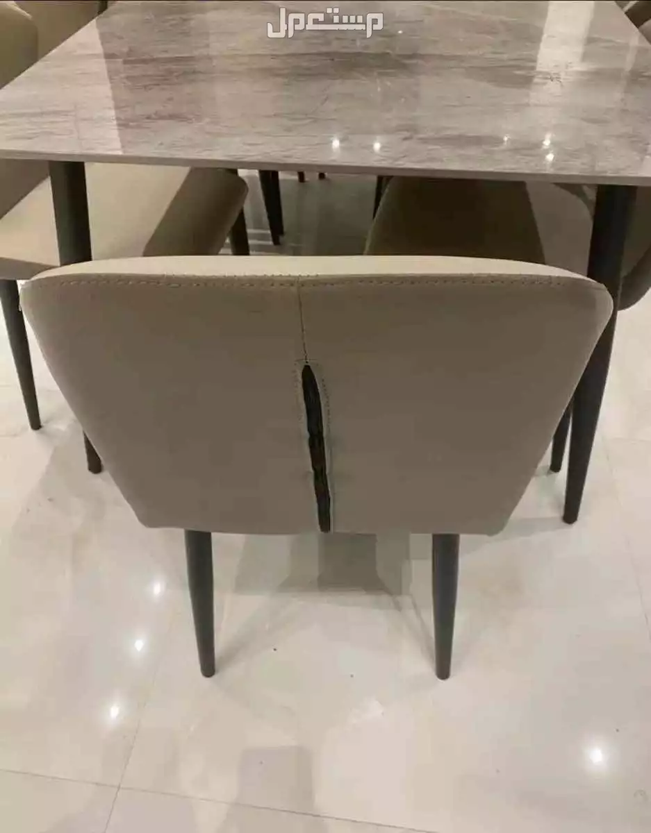 للبيع طاوله رخام عدد 8 كراسي بسعر 1500
