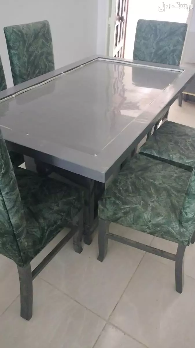 للبيع في محافظة أسيوط مركز أبنوب نيش وسفرة وست كراسى ووحدة شاشةجديد وليس مستعمل بسعر 14500 جنيه مصري