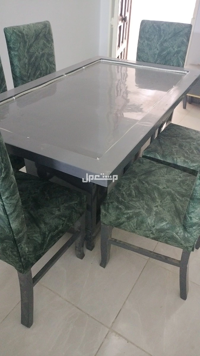 للبيع في محافظة أسيوط مركز أبنوب نيش وسفرة وست كراسى ووحدة شاشةجديد وليس مستعمل بسعر 14500 جنيه مصري