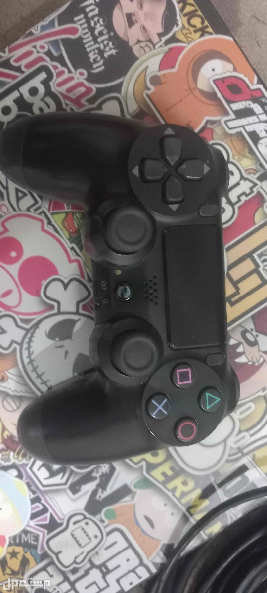 للبيع بلايستيشن 4 (PS4) نظيف في الدمام بسعر 600 ريال سعودي