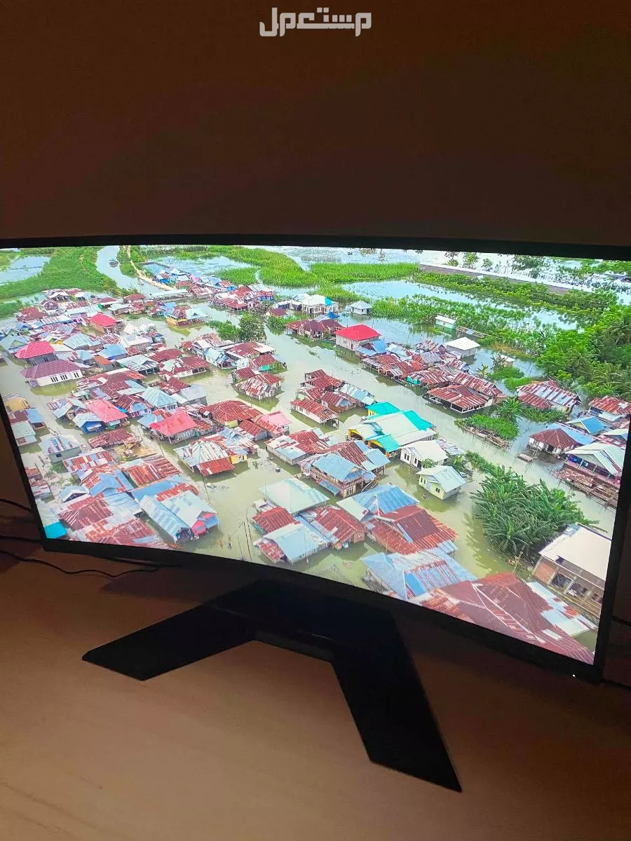 شاشة 2k/165hz من قيقابايت منحنية 32 بوصة في جدة بسعر ألف ريال سعودي
