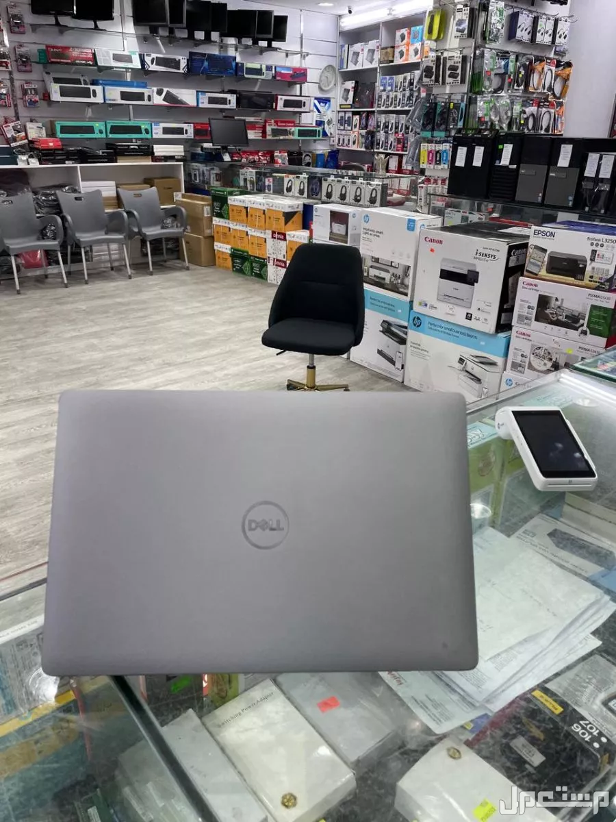 DELL LATITUDE 5551     Intel (R) Core i7-10850H CPU @ 2.70 Ghz