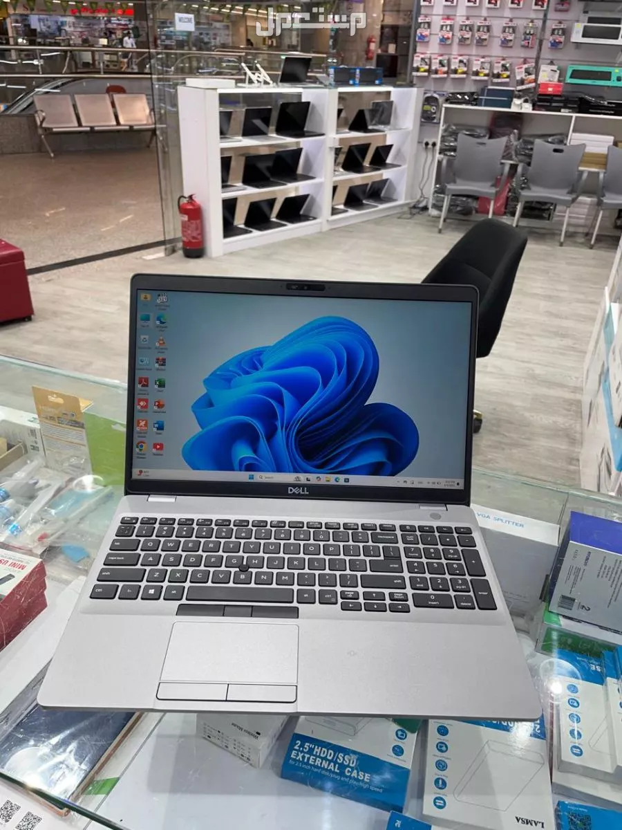 DELL LATITUDE 5551     Intel (R) Core i7-10850H CPU @ 2.70 Ghz