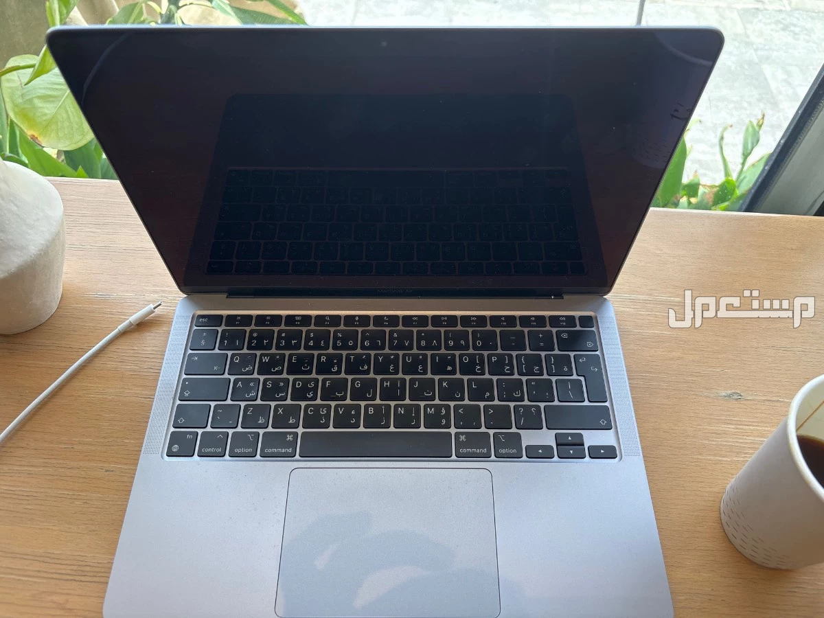 MacBook Air M1 - 8GB للبيع جهاز ماك بوك إير M1 2020 تم استخدامه لمدة سنه وقابل للتفاوض