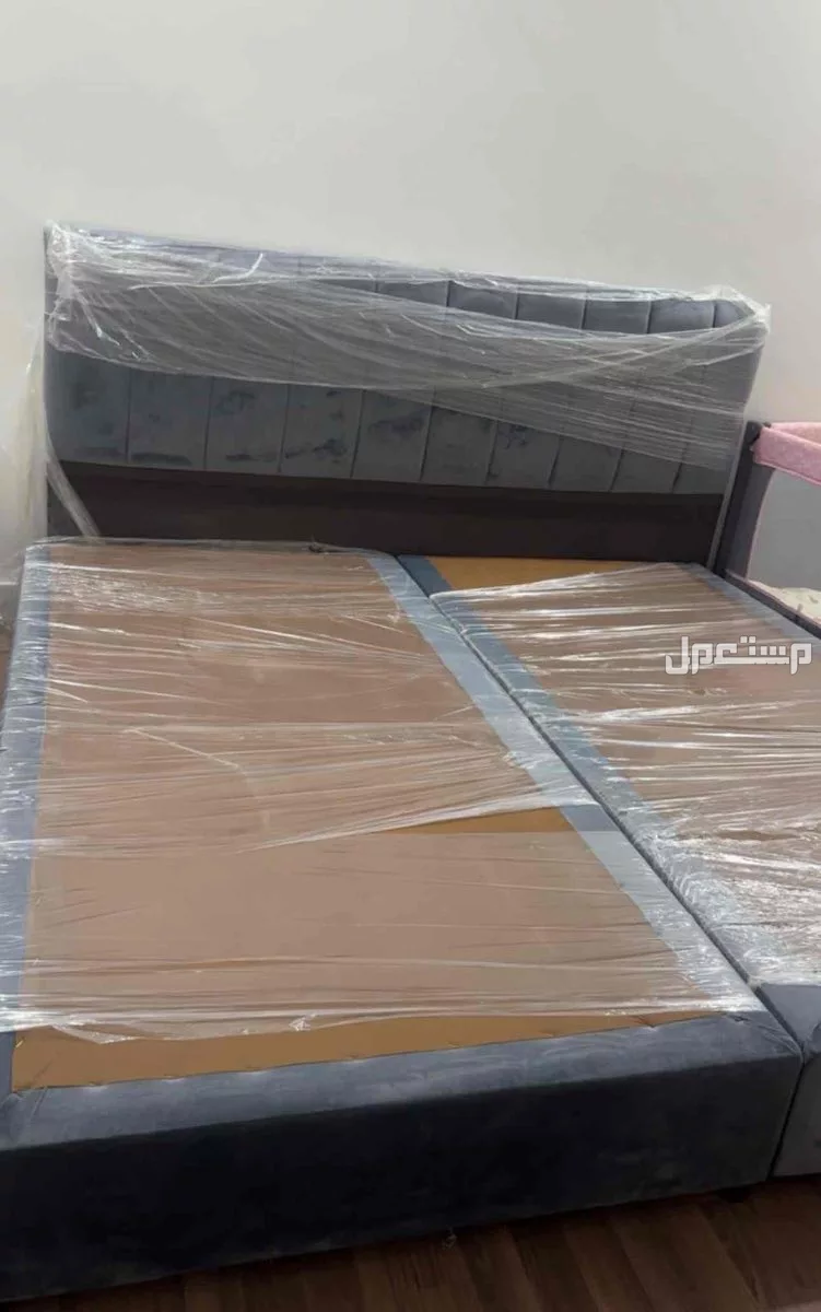 كرسي. سرير نوم للبيع مع المرتبه