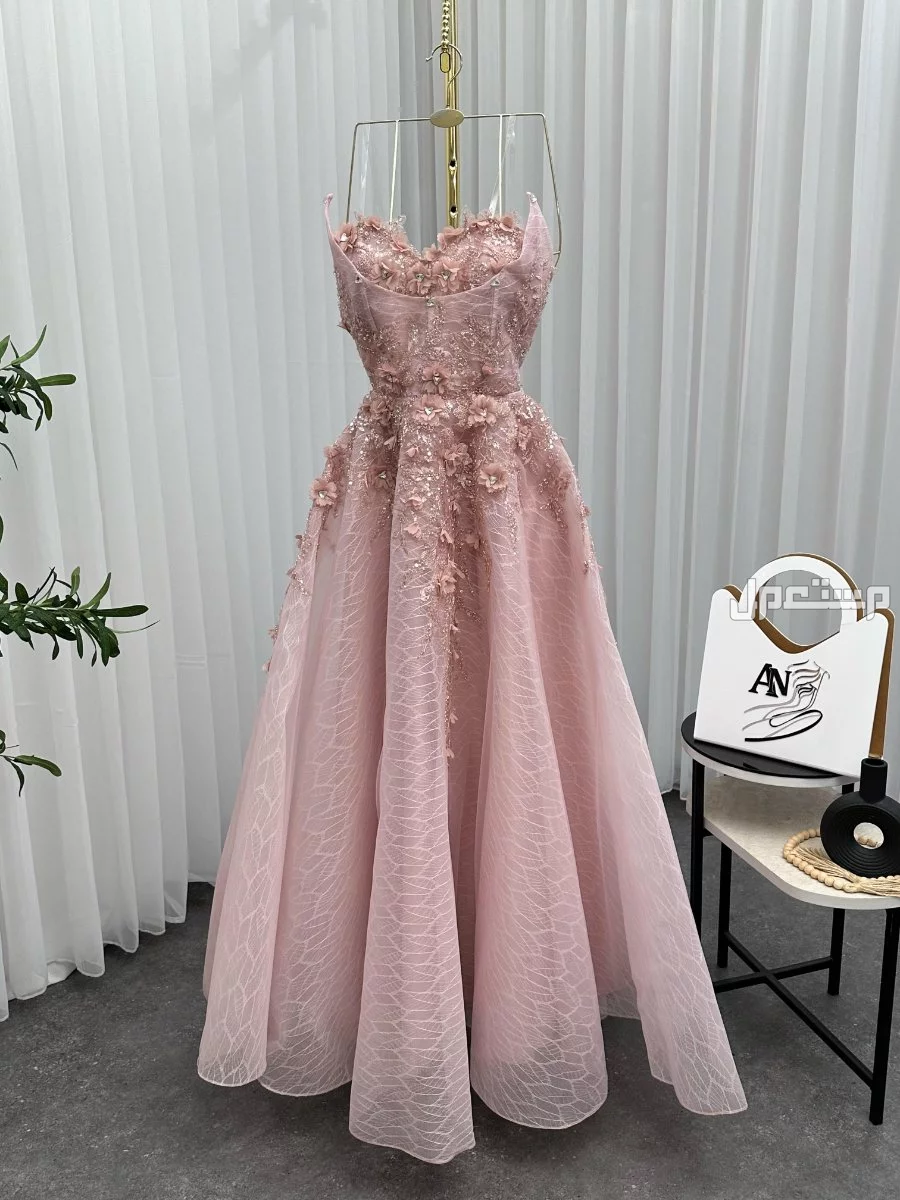فساتين حديثة اعياد مناسبات نشحن لكافه مدن المملكة لطلب ولاستفسار وتسأب 0567358943   في الخفجى بسعر 200 ريال سعودي