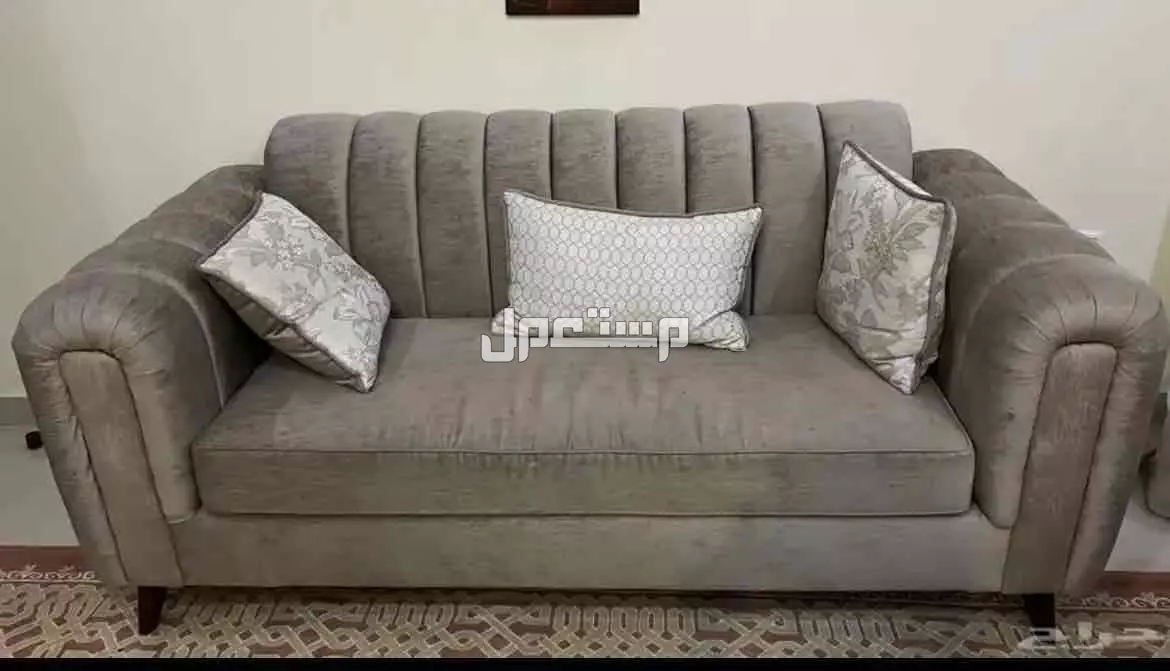 كنب 3 قطع للبيع  في الدمام بسعر ألفين ريال سعودي