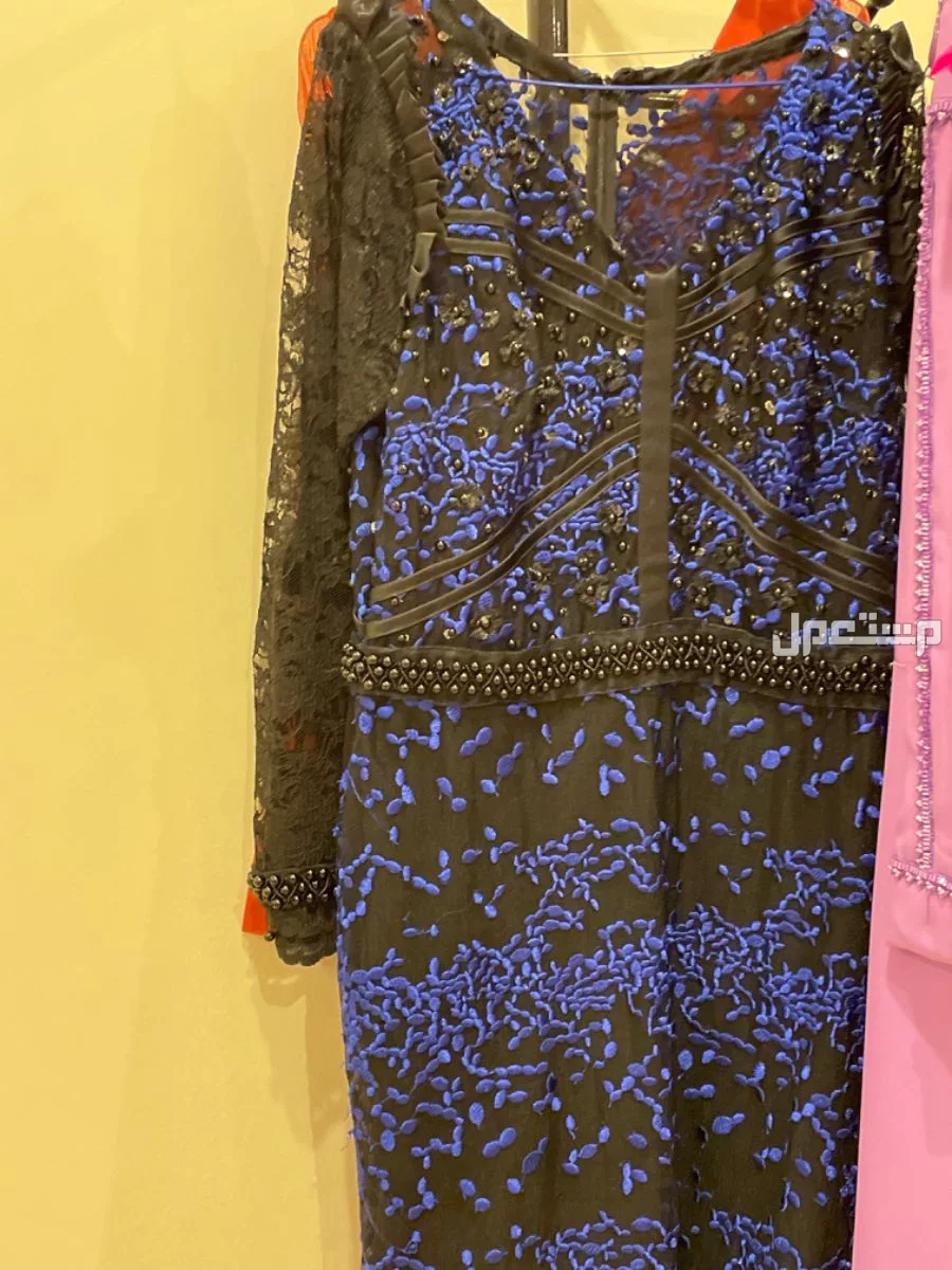 فساتين للبيع تلبس (m,L,xL) مستعمله انلبست مره واحده فقط اللون : كحلي واسود
السعر:500