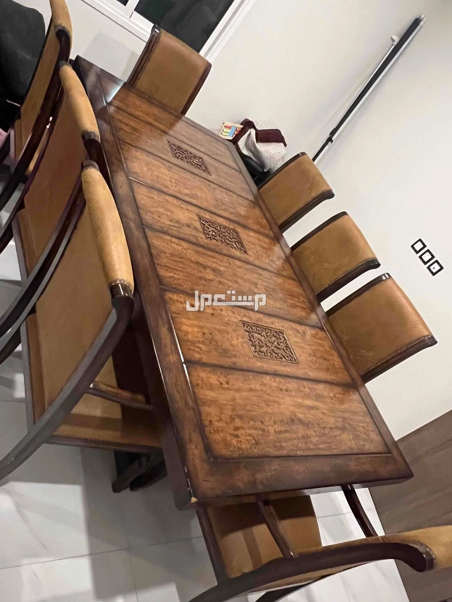 طاوله وبوفيه للبيع بحاله جيده بالخبر ب 1800