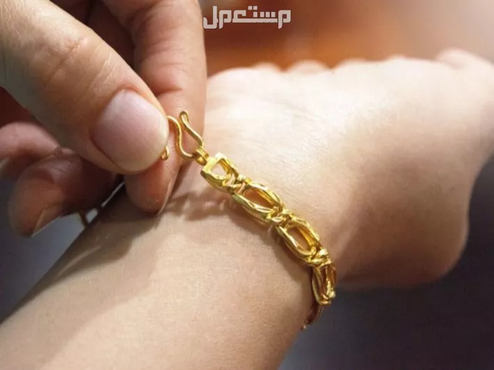 ما تفسير حلم بيع الذهب للرجل المتزوج والمرأة؟ رمز بيع الذهب في المنام