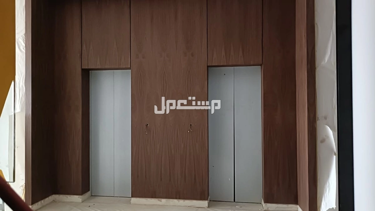 نجار ابواب وديكورات خشبيه بجودة عاليه واسعار مناسبه