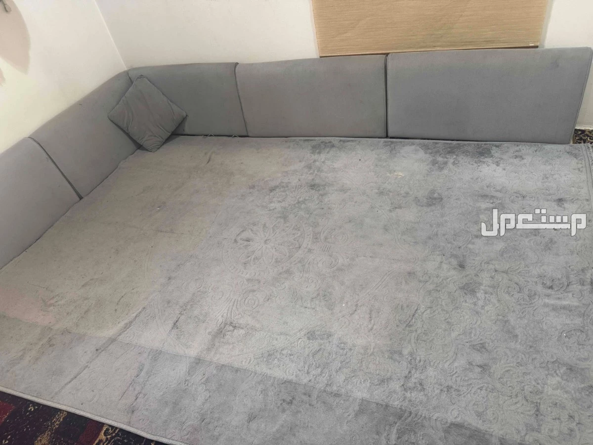 مجلس 5قطع + فرشه بحاله جيده للبيع السعر 130