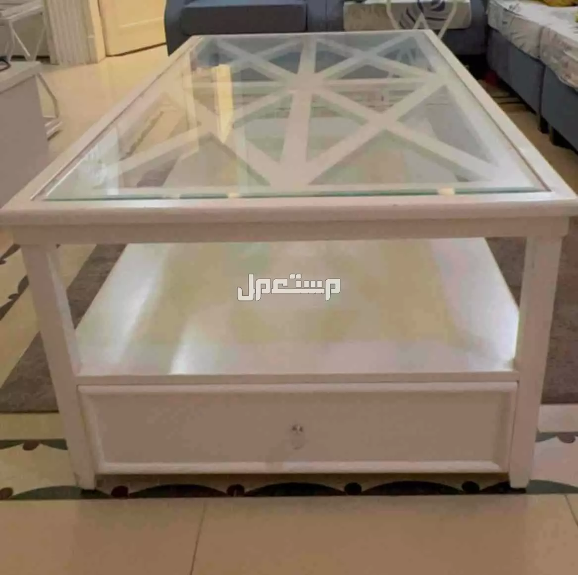 طاولة مستطيله ب ادرج و 4 طاولات خدمه  في الدمام بسعر 1300 ريال سعودي