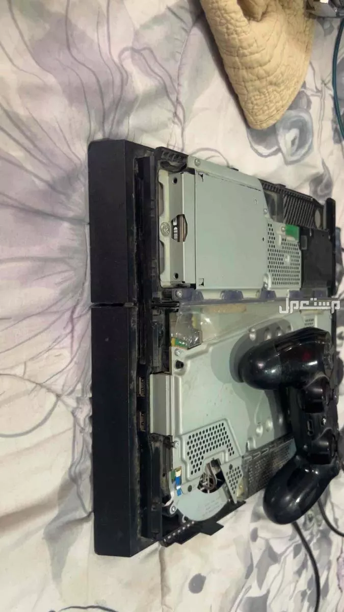 للبيع سوني 4 بسعر 200 ريال سعودي