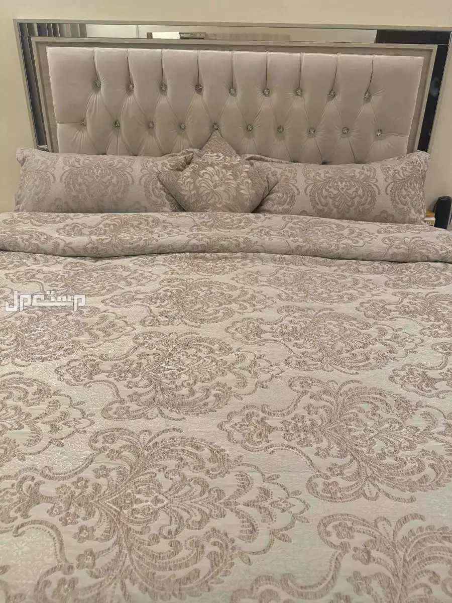 غرفة نوم للبيع في الرياض بسعر الفين ريال