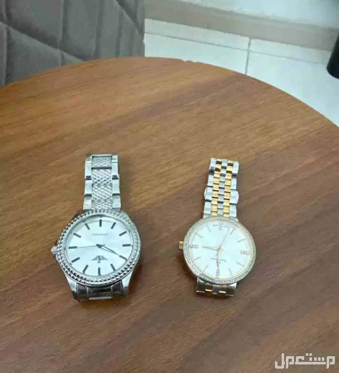للبيع ساعات جميلات جدا وحده الماس والثانيه عاديه