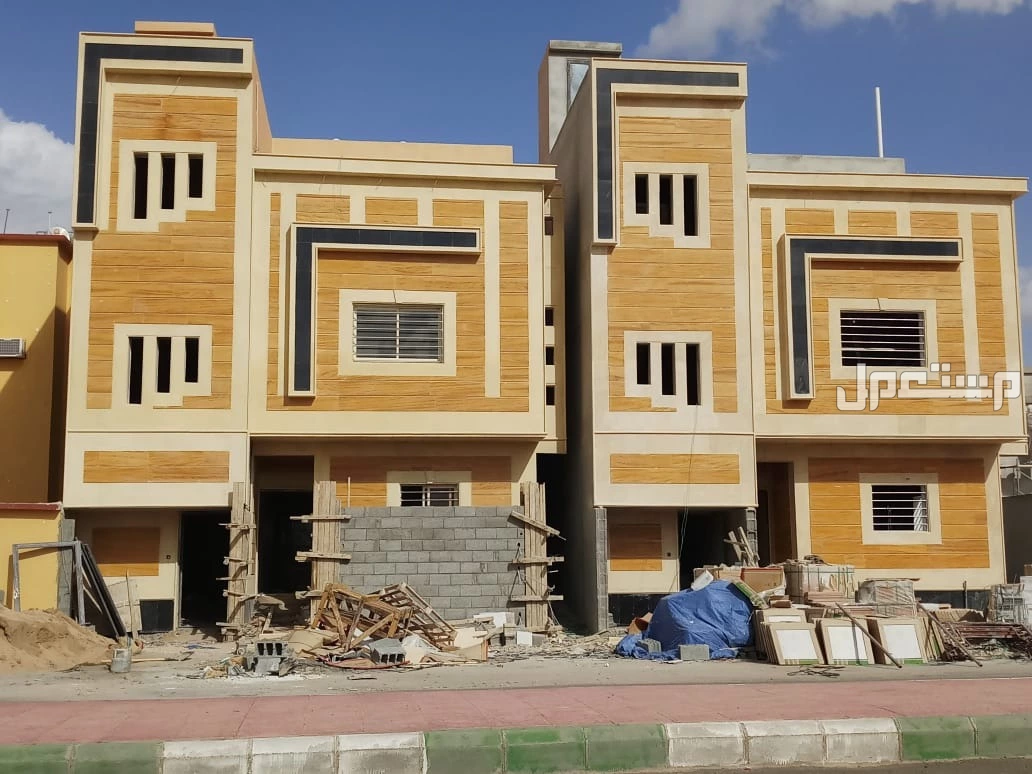 یوجد لدینا حجر ریاض الطبیعی مع تورید وترکیب والجمیع الدیکورات حجرنساح ابیض