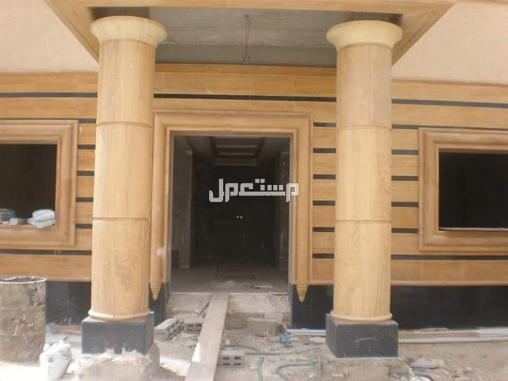 یوجد لدینا حجر ریاض الطبیعی مع تورید وترکیب والجمیع الدیکورات حجرنساح ابیض