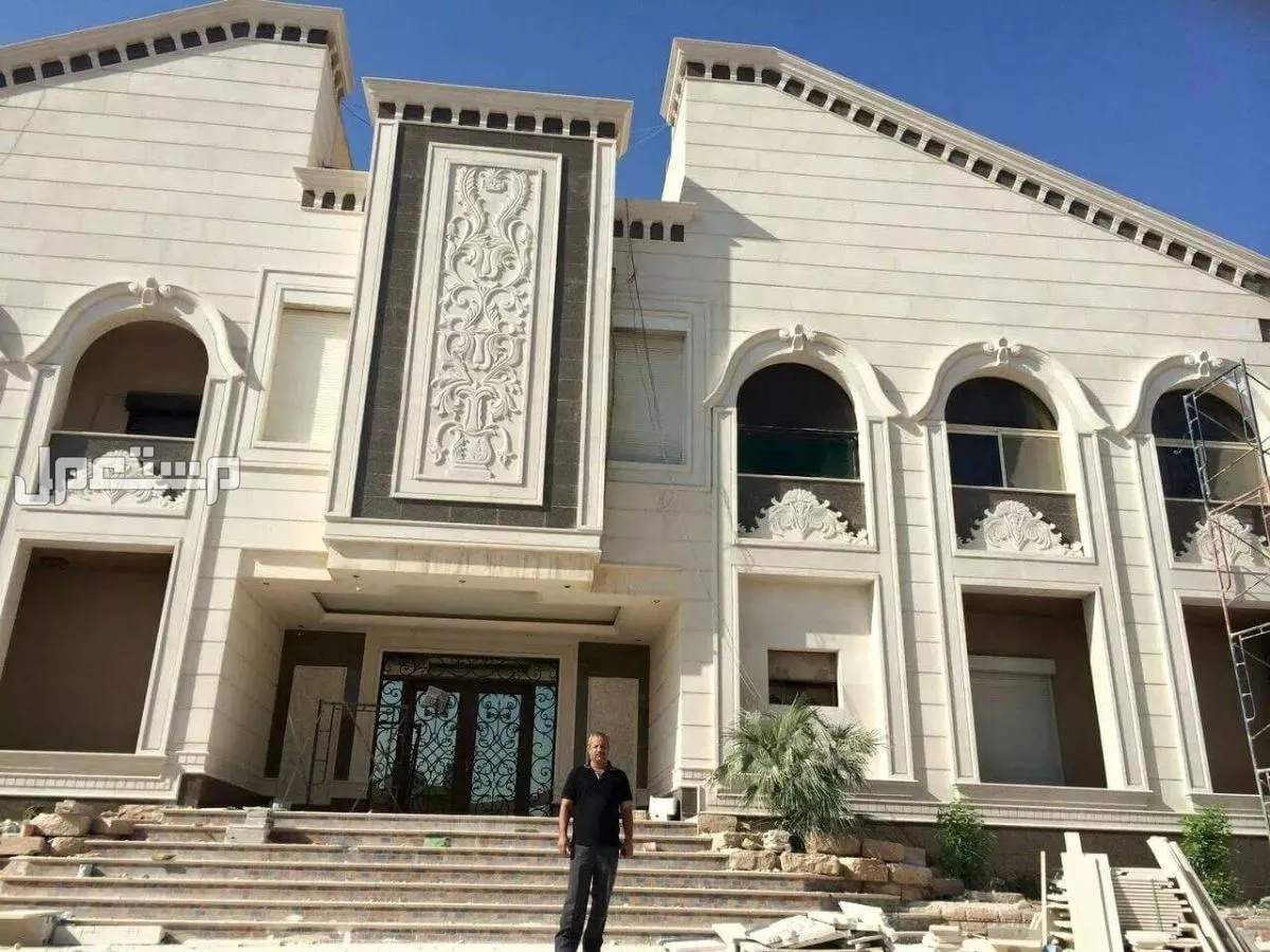 یوجد لدینا حجر ریاض الطبیعی مع تورید وترکیب والجمیع الدیکورات حجرنساح ابیض