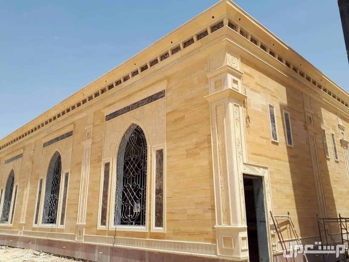 یوجد لدینا حجر ریاض الطبیعی مع تورید وترکیب والجمیع الدیکورات حجرنساح ابیض