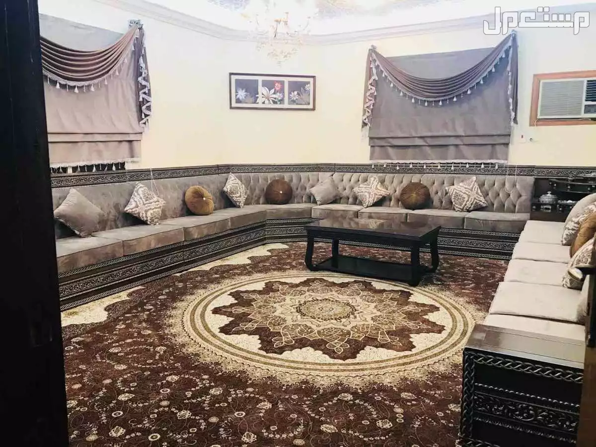 كنب نظيف وجودته ممتازه في الشرقية بسعر