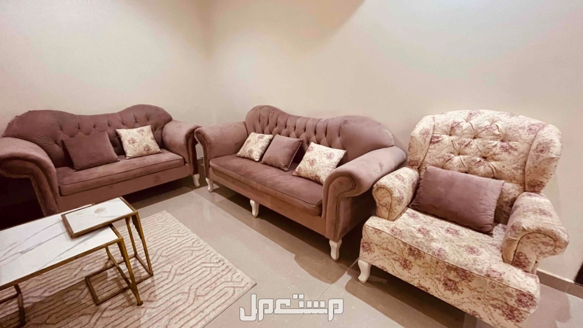 مجلس كنب للبيع  12 شخص مع الطاولات  في الرياض بسعر 900 ريال سعودي