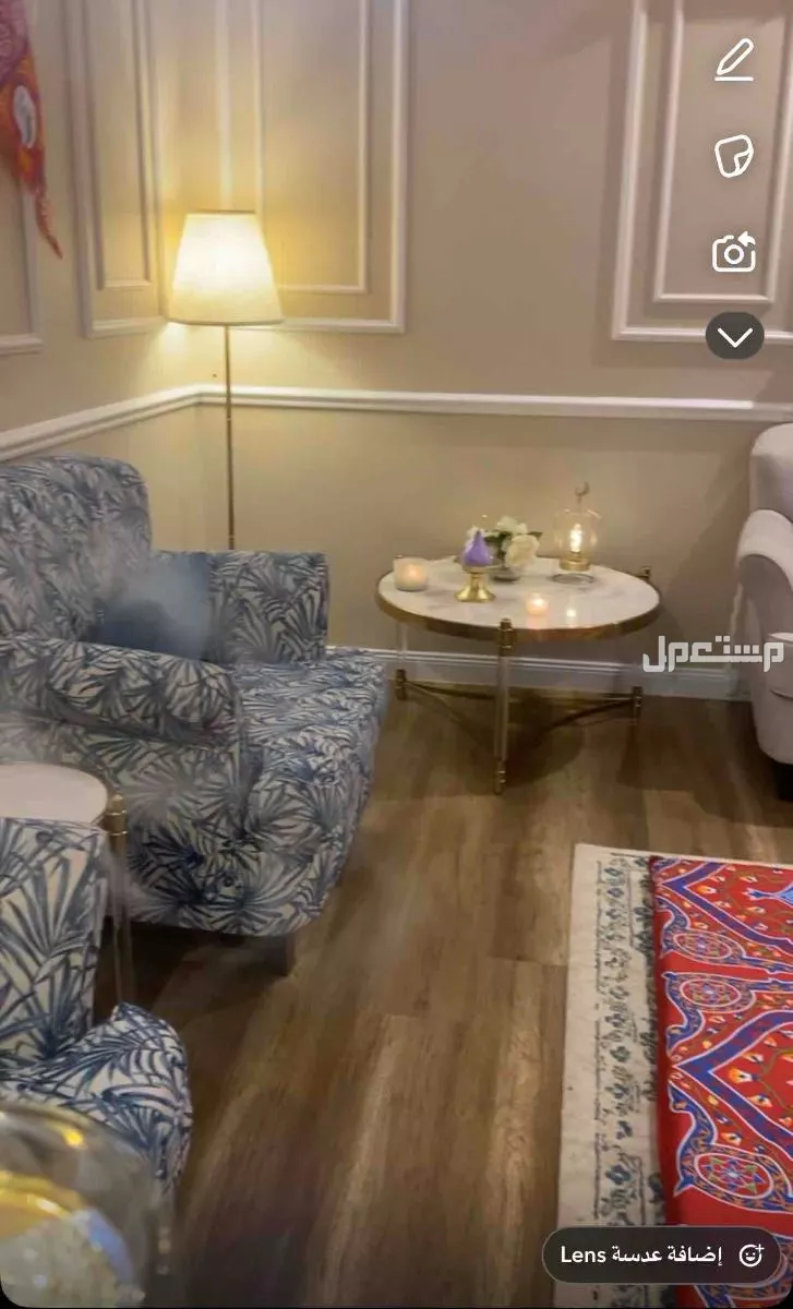كنب 7 اشخاص + سجاد + طاولة خدمة كبيرة بالنص و 3 طاولات خدمة صغيرة + ابجورة من ايكيا  في جدة بسعر 2500 ريال سعودي